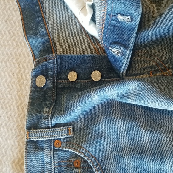 Levi's 501 Shorts - Picture 5 of 6